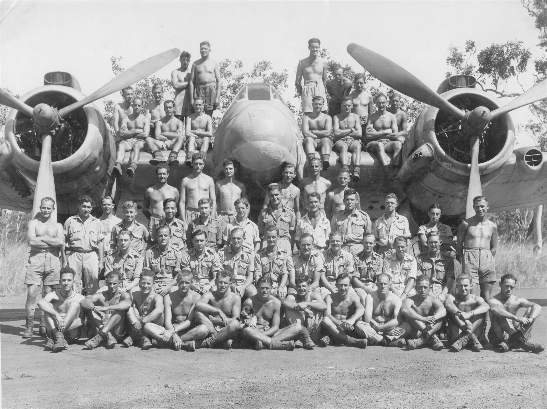 31 SQN Air And Ground Crews August 44